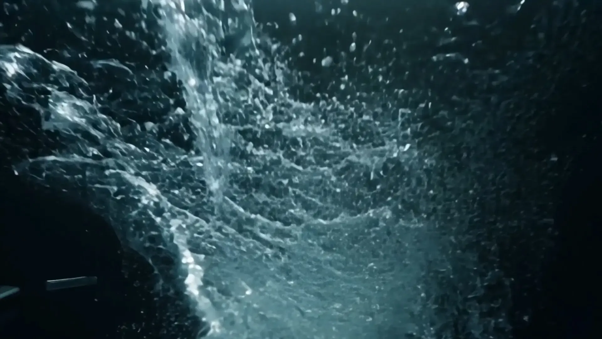 Aquatic Burst for High-Impact Video Transitions